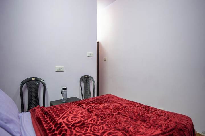 Room 5 of 17