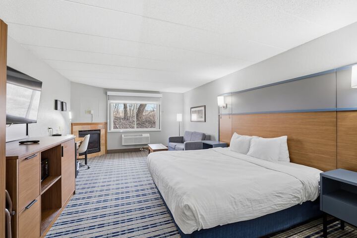 Room 33 of 70