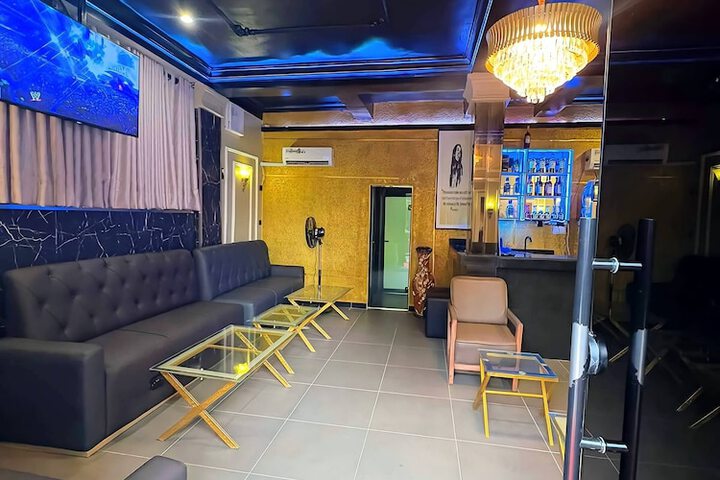 Hero Image 1 of 7