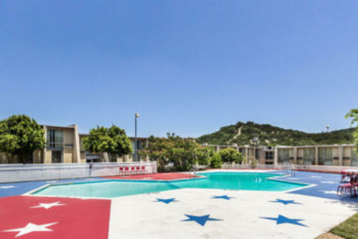 Pool 17 of 22