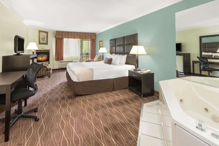 1 King Bed (1 of 21)