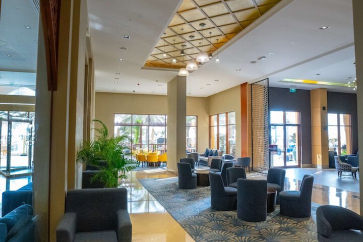 Entrance & Lobby