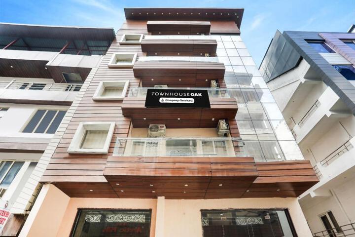 Super Townhouse Oak Tapovan