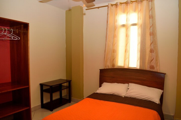 Room 4 of 10