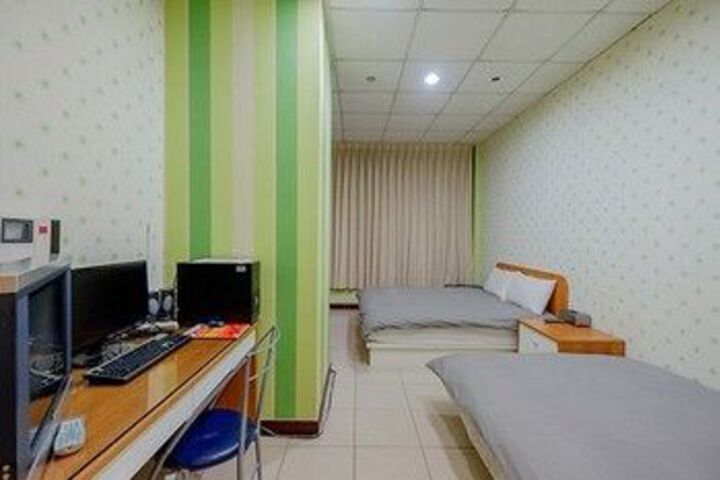 Room 17 of 24