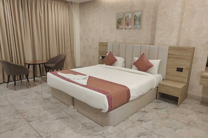 Room 2 of 11