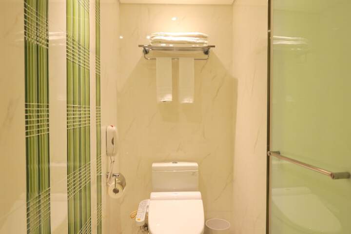 Room 142 of 171