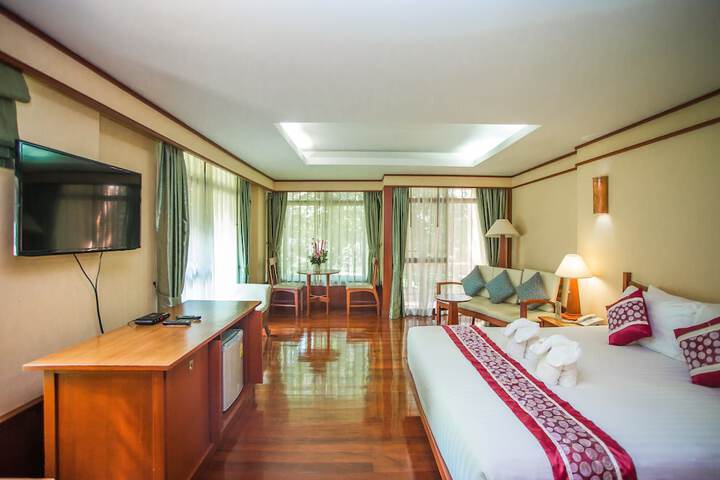 Room 4 of 36