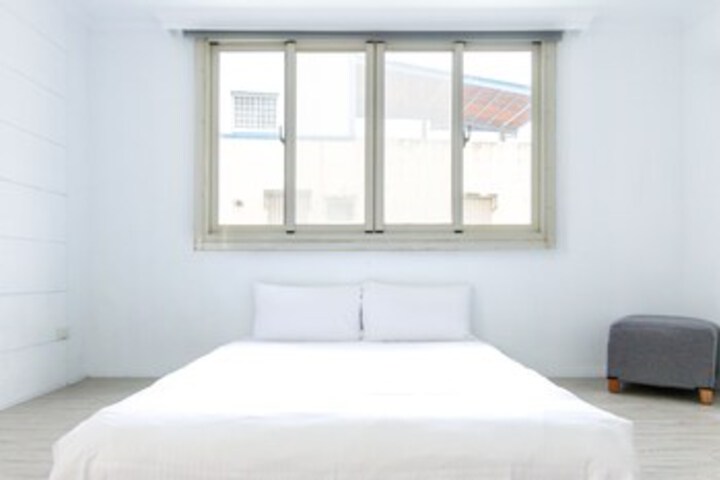Room 13 of 28