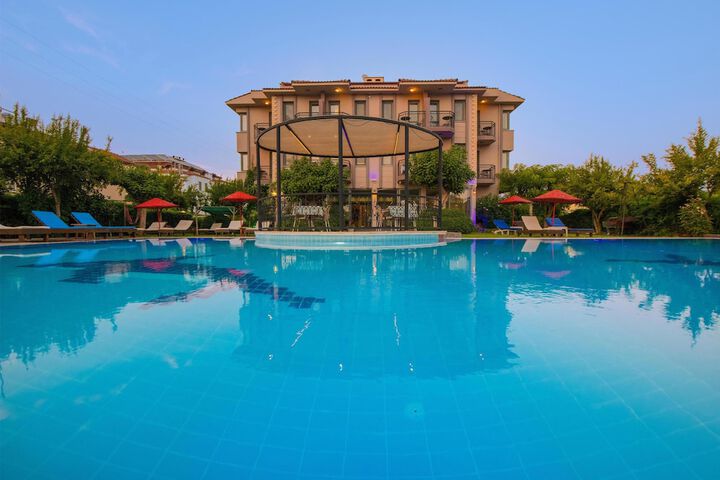 Pools & Facilities