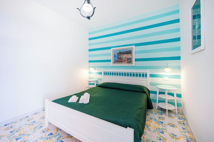 Room 12 of 65