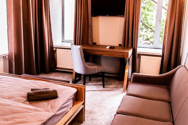 Room 6 of 16