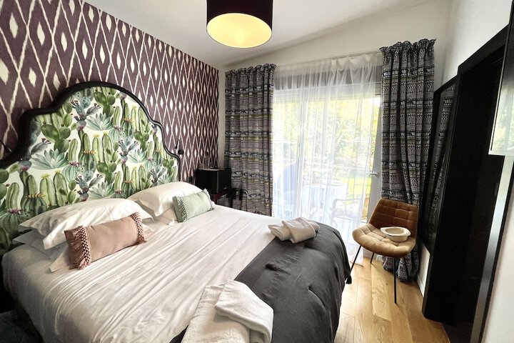 Room 47 of 76