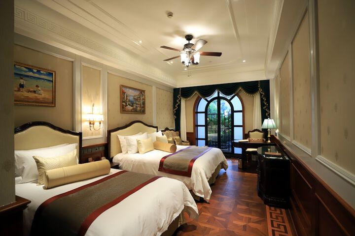 Room 44 of 111