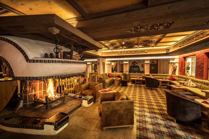 Lounge 145 of 159