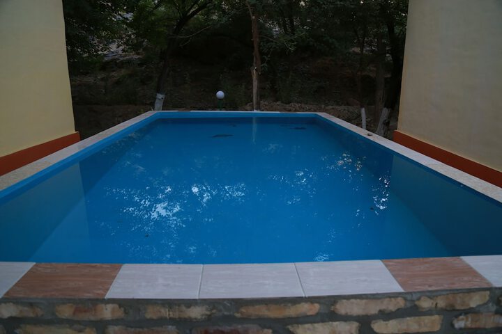 Pool 14 of 22
