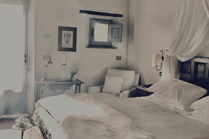 Room 6 of 90