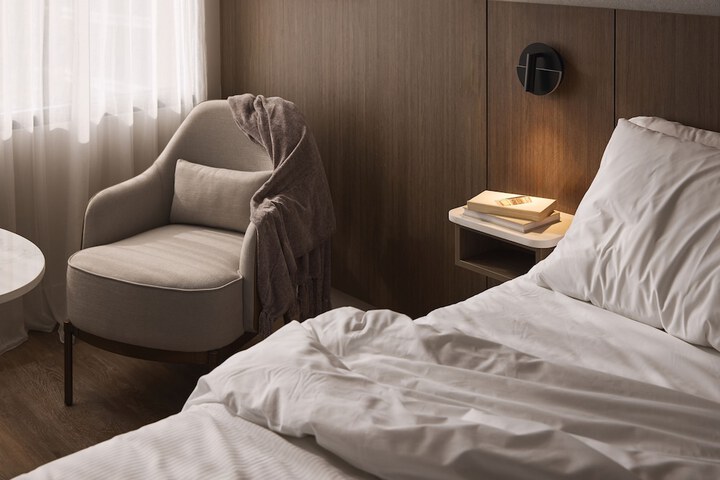 Room 4 of 42