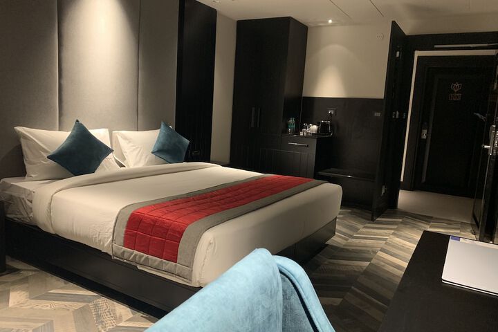 Room 9 of 43