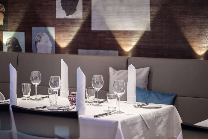 Dining 40 of 51
