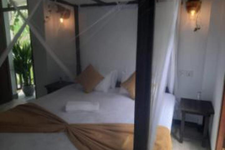 Room 7 of 8