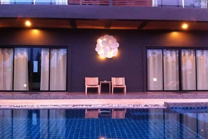 Pool Hotel