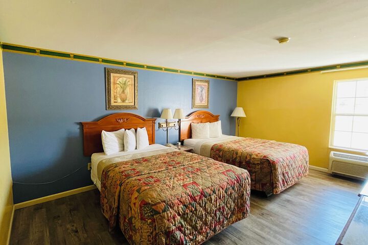 Room 6 of 16