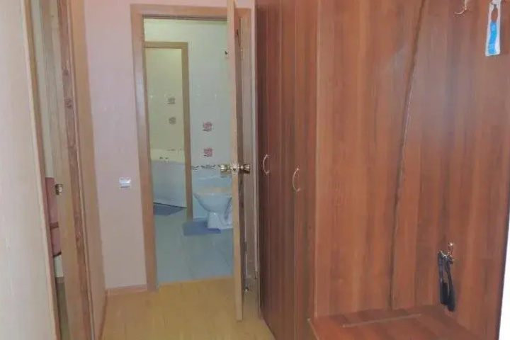 Room 8 of 10