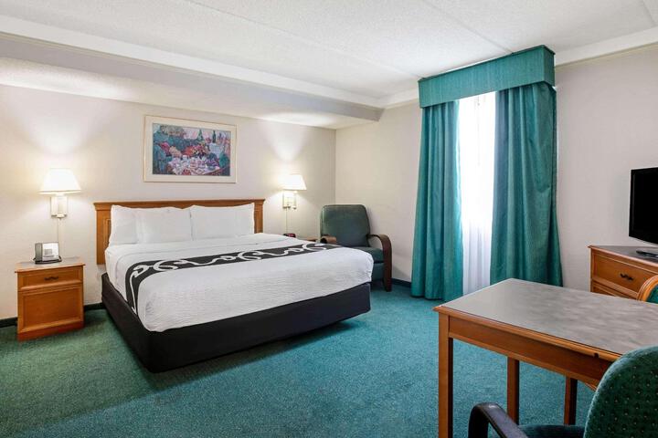 2 Double Beds (3 of 16)
