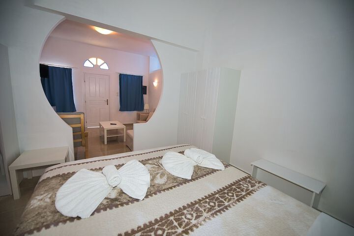 Room 4 of 107