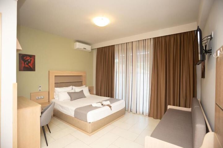 Room 17 of 38