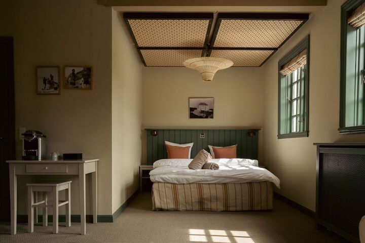 Room 8 of 61