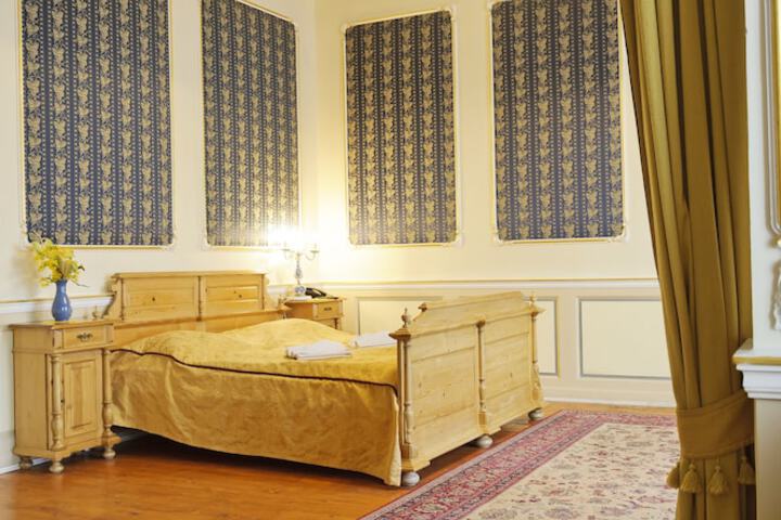 Room 4 of 41