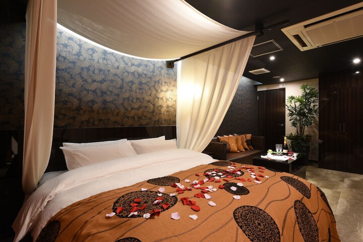 Room 9 of 34