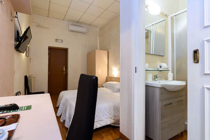 Room 44 of 127