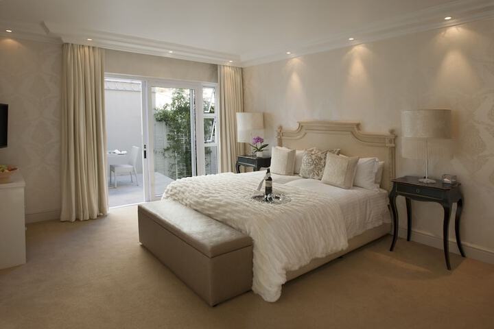 Room 3 of 62