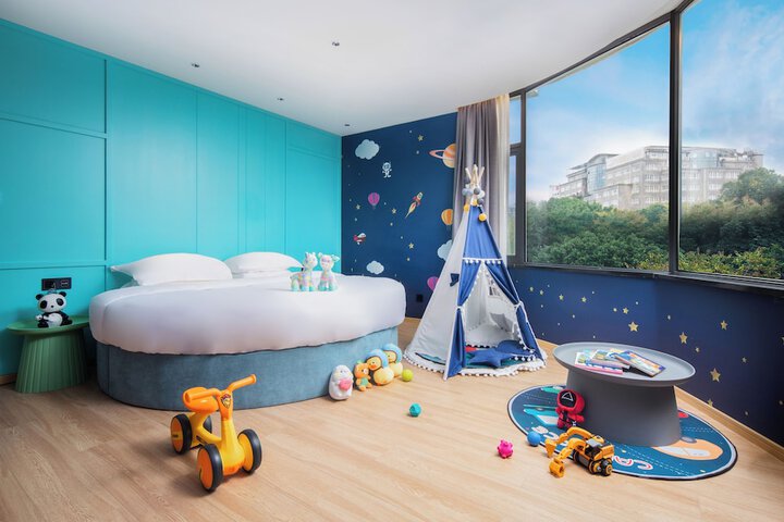 Room 34 of 143