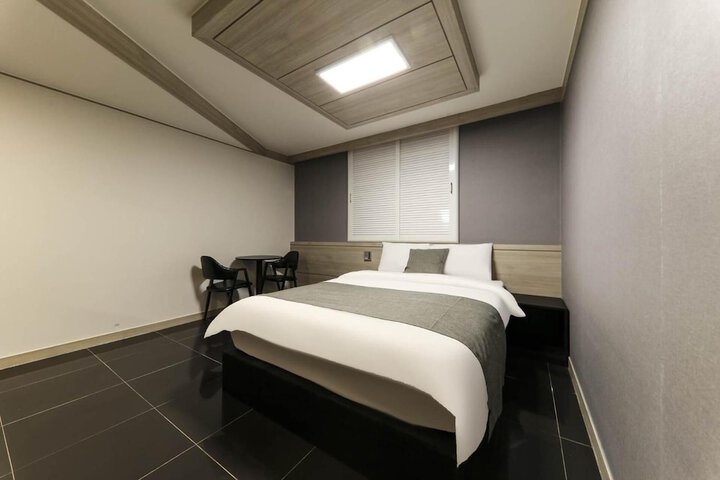 Room 14 of 42