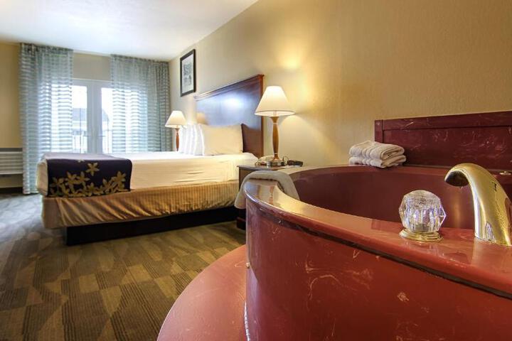1 King Bed (7 of 7)