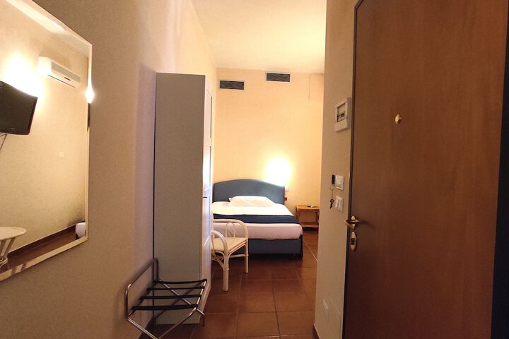 Room 10 of 52