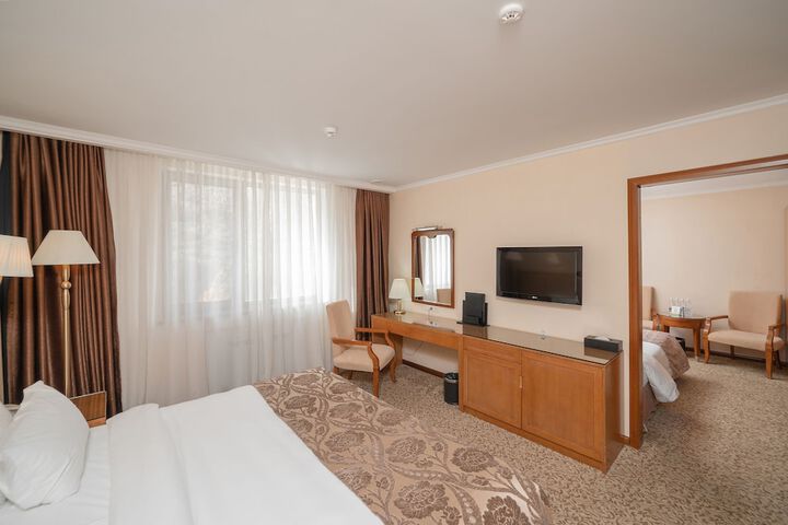 Room 7 of 90