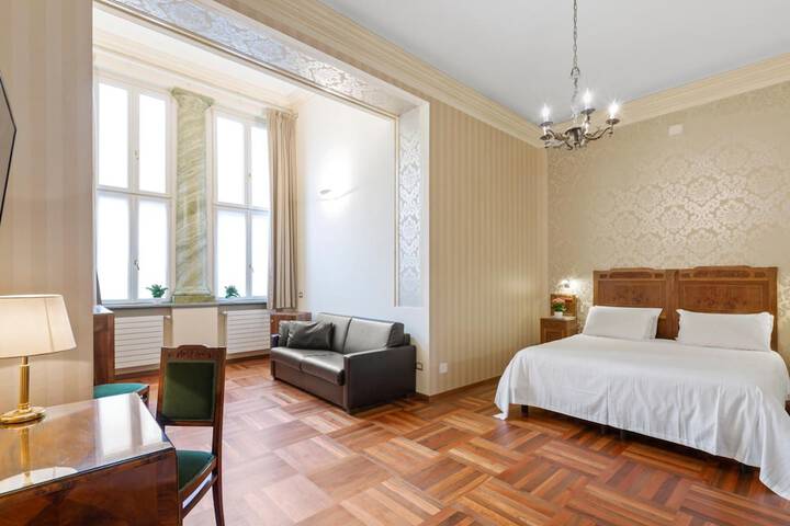 Room 17 of 38