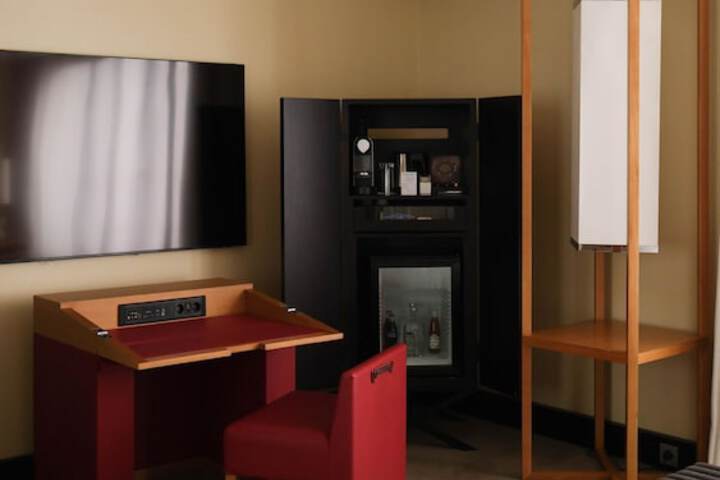 Room 37 of 136