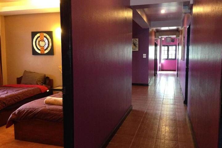 Room 28 of 40