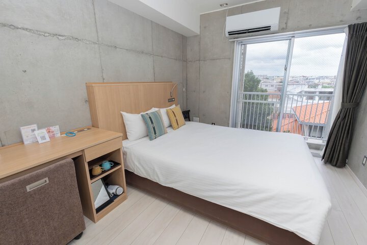 Room 27 of 83