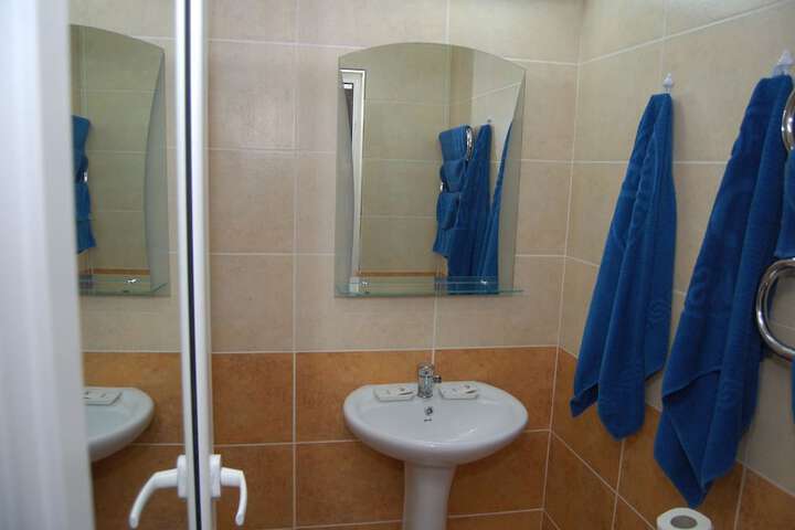 Room 12 of 18