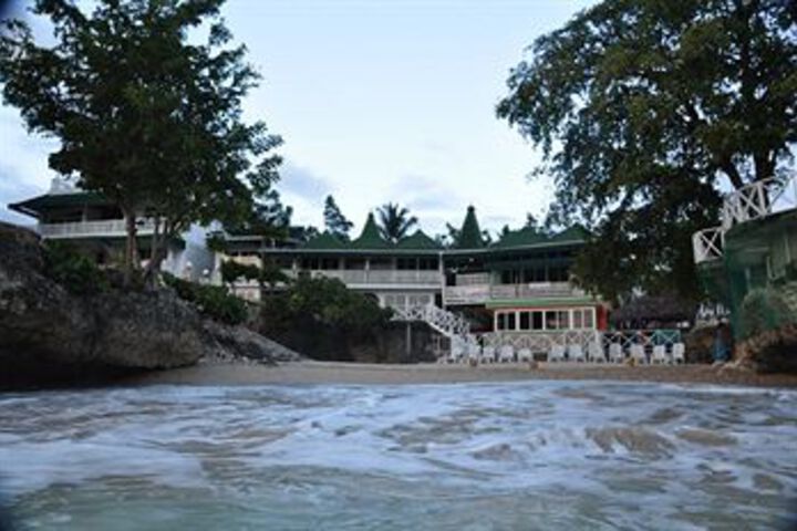 Dans Creek Hotel