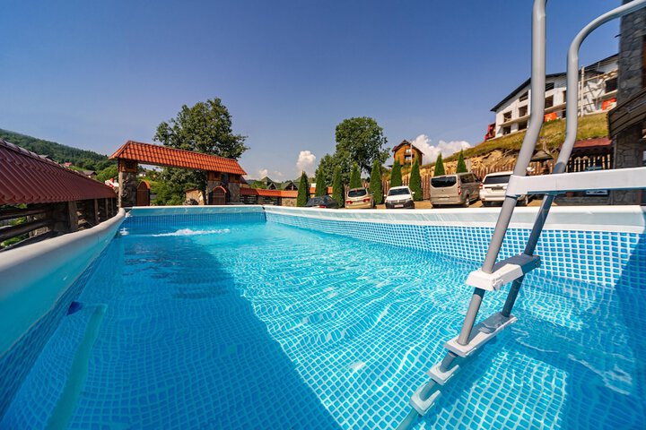Pool 33 of 76