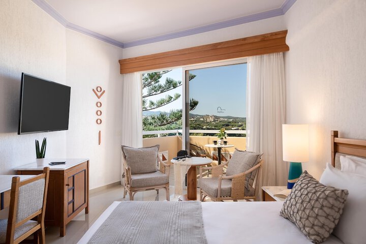 Room 32 of 199