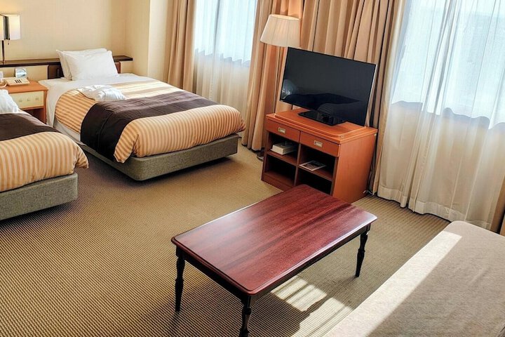 Room 8 of 48